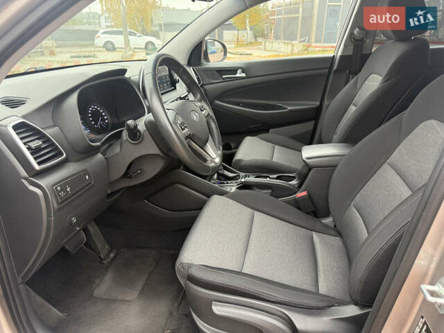 Бежевий Хендай Туксон, об'ємом двигуна 2 л та пробігом 106 тис. км за 20900 $, фото 11 на Automoto.ua