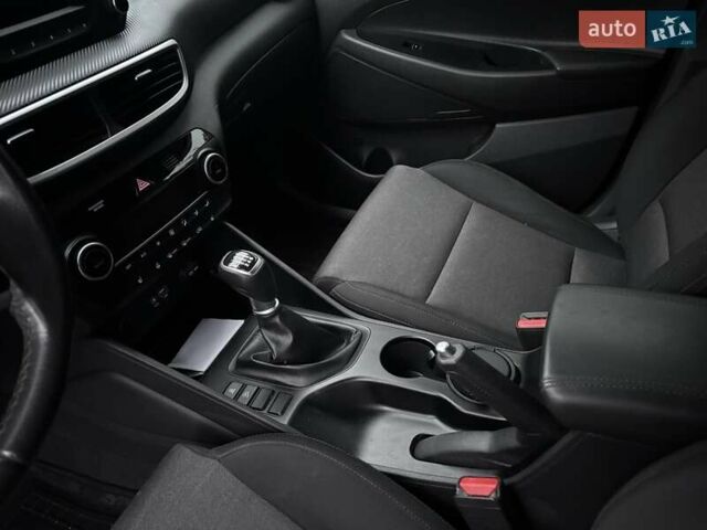 Бежевый Хендай Туксон, объемом двигателя 2 л и пробегом 36 тыс. км за 19400 $, фото 13 на Automoto.ua