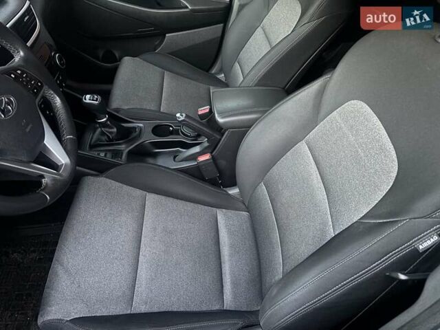 Бежевый Хендай Туксон, объемом двигателя 2 л и пробегом 36 тыс. км за 19400 $, фото 12 на Automoto.ua