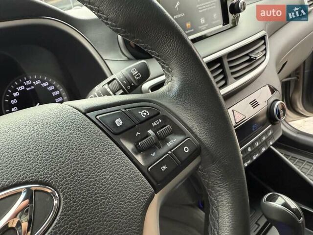 Бежевый Хендай Туксон, объемом двигателя 2 л и пробегом 92 тыс. км за 20900 $, фото 50 на Automoto.ua