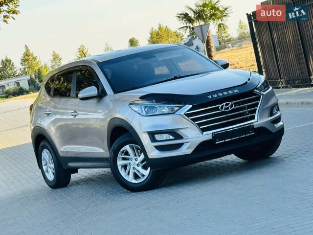 Бежевий Хендай Туксон, об'ємом двигуна 2 л та пробігом 175 тис. км за 15400 $, фото 2 на Automoto.ua