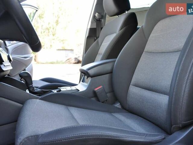 Бежевый Хендай Туксон, объемом двигателя 2 л и пробегом 58 тыс. км за 25000 $, фото 27 на Automoto.ua