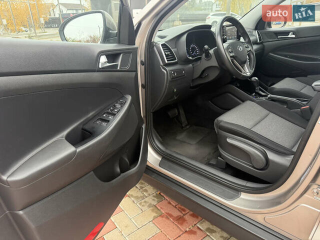 Бежевий Хендай Туксон, об'ємом двигуна 2 л та пробігом 106 тис. км за 20900 $, фото 12 на Automoto.ua