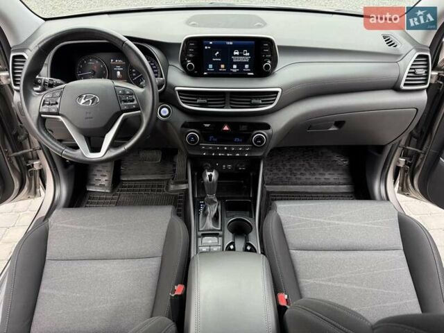 Бежевый Хендай Туксон, объемом двигателя 2 л и пробегом 92 тыс. км за 20900 $, фото 31 на Automoto.ua