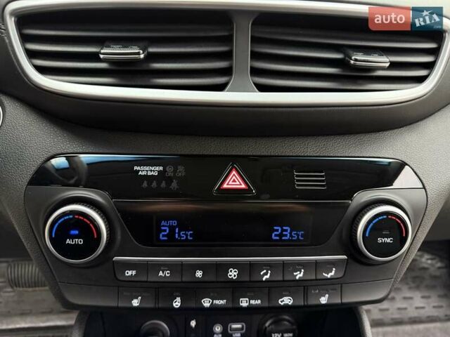 Бежевый Хендай Туксон, объемом двигателя 2 л и пробегом 92 тыс. км за 20900 $, фото 46 на Automoto.ua