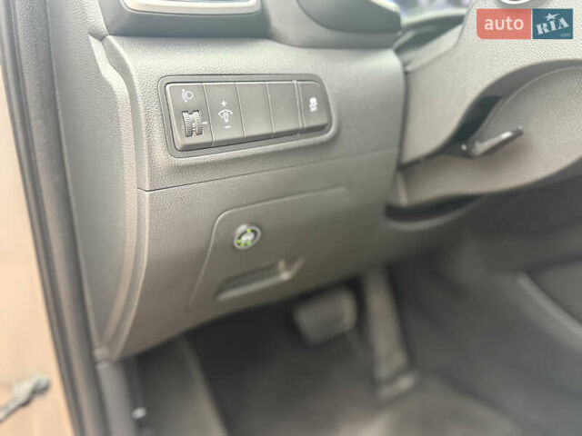 Бежевий Хендай Туксон, об'ємом двигуна 2 л та пробігом 106 тис. км за 20900 $, фото 9 на Automoto.ua