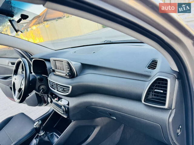 Бежевий Хендай Туксон, об'ємом двигуна 2 л та пробігом 175 тис. км за 15400 $, фото 44 на Automoto.ua