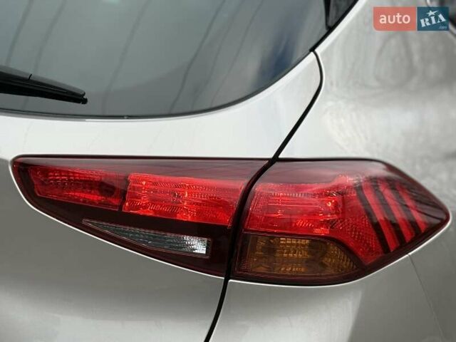 Бежевый Хендай Туксон, объемом двигателя 2 л и пробегом 92 тыс. км за 20900 $, фото 28 на Automoto.ua