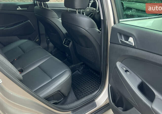 Бежевый Хендай Туксон, объемом двигателя 2 л и пробегом 98 тыс. км за 26700 $, фото 27 на Automoto.ua