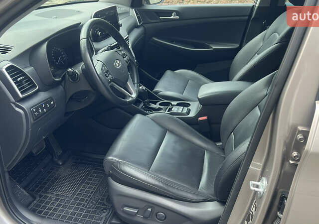 Бежевый Хендай Туксон, объемом двигателя 2 л и пробегом 98 тыс. км за 26700 $, фото 23 на Automoto.ua