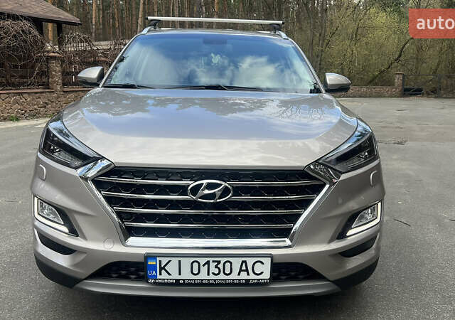 Бежевый Хендай Туксон, объемом двигателя 2 л и пробегом 98 тыс. км за 26700 $, фото 3 на Automoto.ua