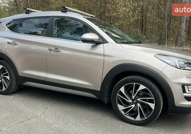 Бежевый Хендай Туксон, объемом двигателя 2 л и пробегом 98 тыс. км за 26700 $, фото 6 на Automoto.ua