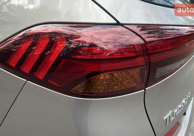 Бежевый Хендай Туксон, объемом двигателя 2 л и пробегом 98 тыс. км за 26700 $, фото 20 на Automoto.ua