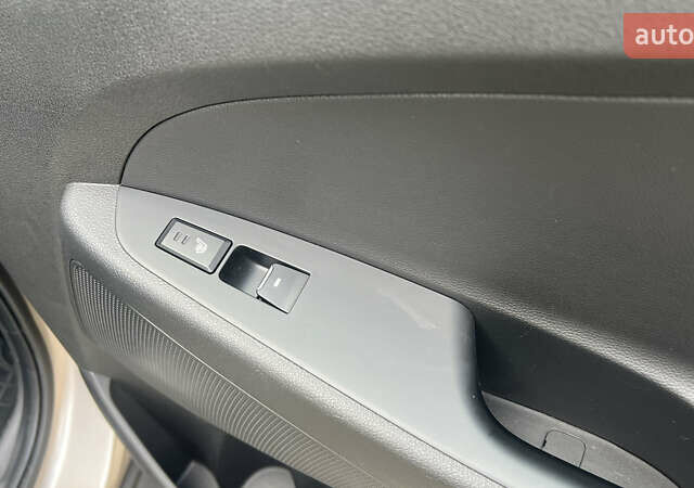 Бежевый Хендай Туксон, объемом двигателя 2 л и пробегом 98 тыс. км за 26700 $, фото 30 на Automoto.ua