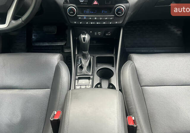 Бежевый Хендай Туксон, объемом двигателя 2 л и пробегом 98 тыс. км за 26700 $, фото 37 на Automoto.ua