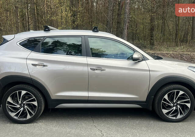 Бежевый Хендай Туксон, объемом двигателя 2 л и пробегом 98 тыс. км за 26700 $, фото 7 на Automoto.ua