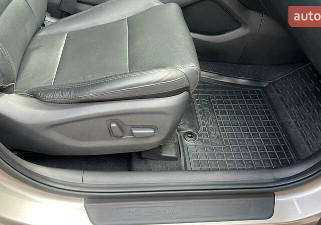 Бежевый Хендай Туксон, объемом двигателя 2 л и пробегом 98 тыс. км за 26700 $, фото 35 на Automoto.ua