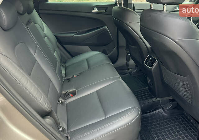 Бежевый Хендай Туксон, объемом двигателя 2 л и пробегом 98 тыс. км за 26700 $, фото 28 на Automoto.ua