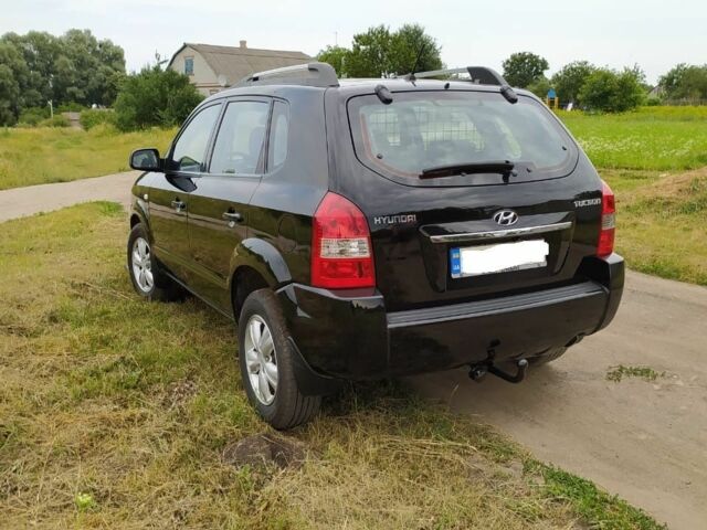 Черный Хендай Туксон, объемом двигателя 2 л и пробегом 153 тыс. км за 9000 $, фото 2 на Automoto.ua