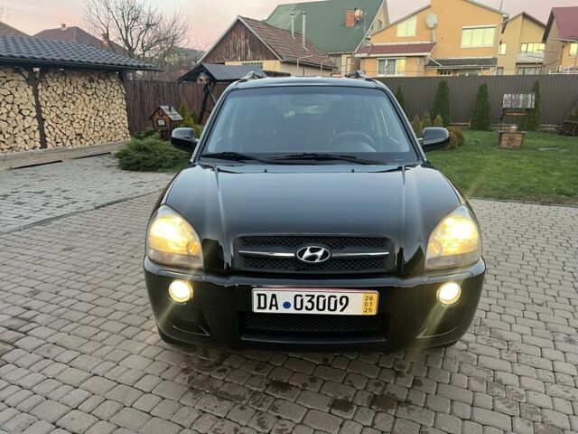 Черный Хендай Туксон, объемом двигателя 2 л и пробегом 276 тыс. км за 6950 $, фото 1 на Automoto.ua