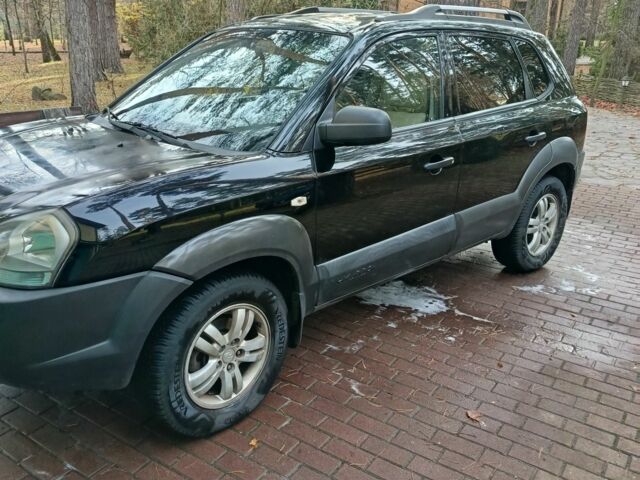 Черный Хендай Туксон, объемом двигателя 2 л и пробегом 320 тыс. км за 7000 $, фото 1 на Automoto.ua