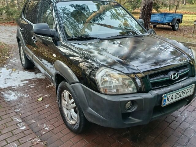 Черный Хендай Туксон, объемом двигателя 2 л и пробегом 320 тыс. км за 7000 $, фото 2 на Automoto.ua