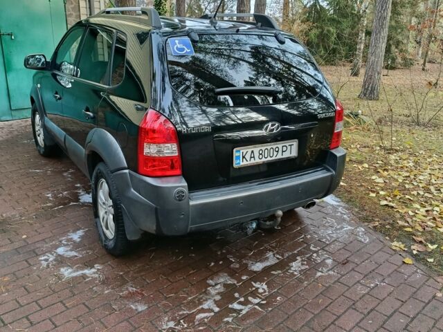 Черный Хендай Туксон, объемом двигателя 2 л и пробегом 320 тыс. км за 7000 $, фото 3 на Automoto.ua
