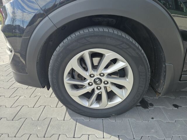 Чорний Хендай Туксон, об'ємом двигуна 2 л та пробігом 187 тис. км за 17000 $, фото 5 на Automoto.ua