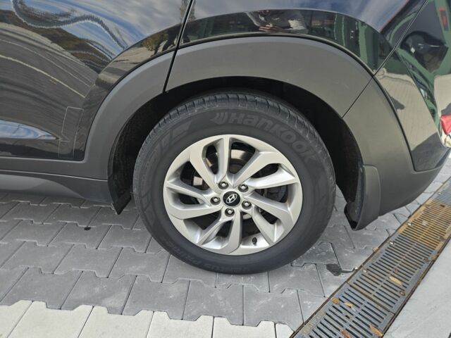 Чорний Хендай Туксон, об'ємом двигуна 2 л та пробігом 187 тис. км за 17000 $, фото 6 на Automoto.ua