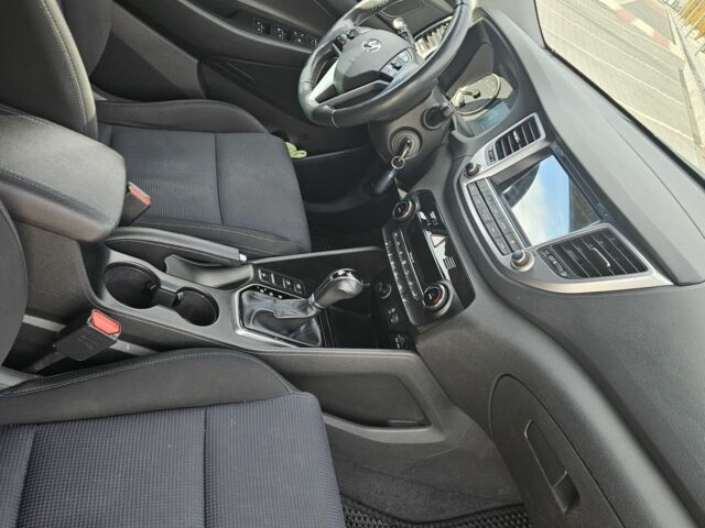 Чорний Хендай Туксон, об'ємом двигуна 2 л та пробігом 187 тис. км за 17000 $, фото 14 на Automoto.ua