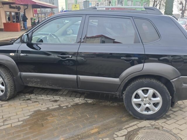 Черный Хендай Туксон, объемом двигателя 2 л и пробегом 217 тыс. км за 7195 $, фото 4 на Automoto.ua