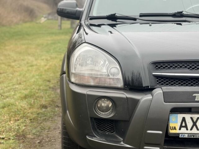 Черный Хендай Туксон, объемом двигателя 2 л и пробегом 220 тыс. км за 7000 $, фото 9 на Automoto.ua