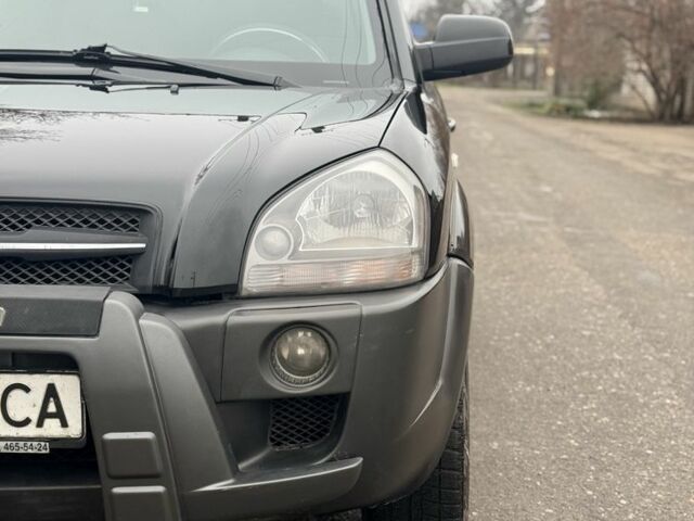 Черный Хендай Туксон, объемом двигателя 2 л и пробегом 220 тыс. км за 7000 $, фото 8 на Automoto.ua