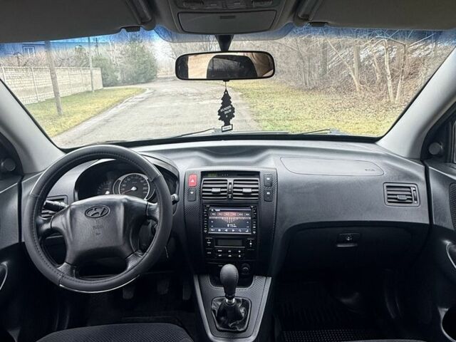 Черный Хендай Туксон, объемом двигателя 2 л и пробегом 220 тыс. км за 7000 $, фото 6 на Automoto.ua