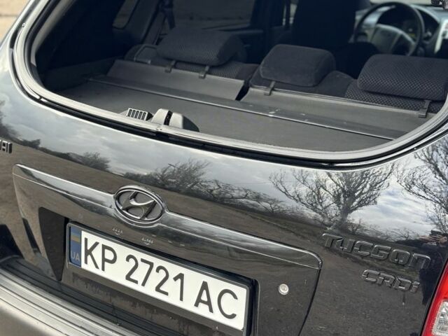Черный Хендай Туксон, объемом двигателя 2 л и пробегом 211 тыс. км за 8900 $, фото 6 на Automoto.ua