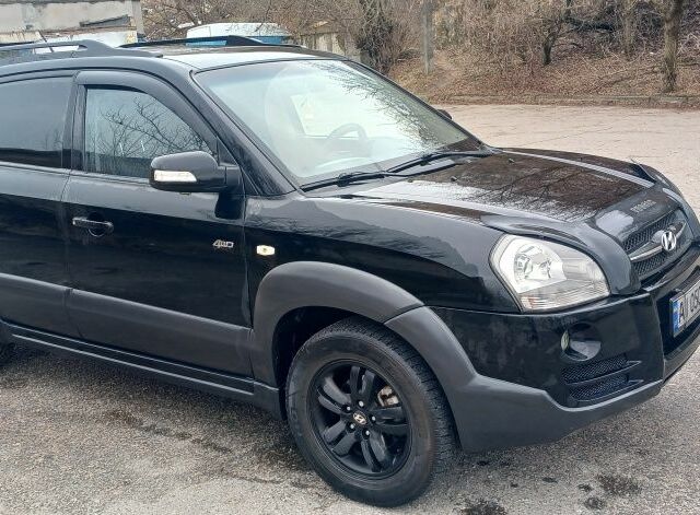 Черный Хендай Туксон, объемом двигателя 2 л и пробегом 191 тыс. км за 8300 $, фото 4 на Automoto.ua