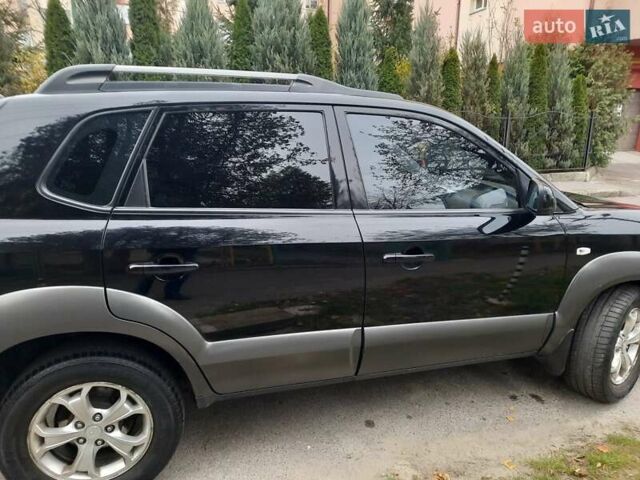 Черный Хендай Туксон, объемом двигателя 2 л и пробегом 167 тыс. км за 7900 $, фото 7 на Automoto.ua