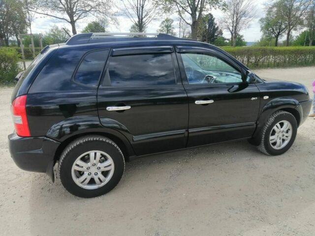 Чорний Хендай Туксон, об'ємом двигуна 2 л та пробігом 257 тис. км за 8900 $, фото 1 на Automoto.ua