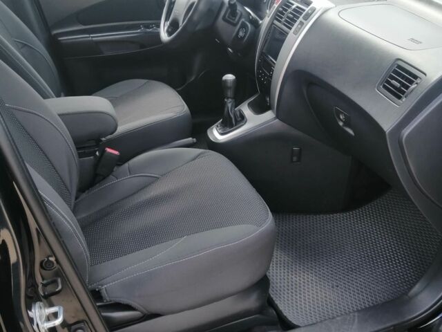 Чорний Хендай Туксон, об'ємом двигуна 2 л та пробігом 257 тис. км за 8900 $, фото 2 на Automoto.ua