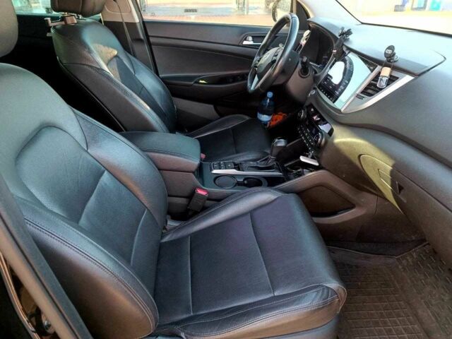 Черный Хендай Туксон, объемом двигателя 2 л и пробегом 148 тыс. км за 17800 $, фото 3 на Automoto.ua