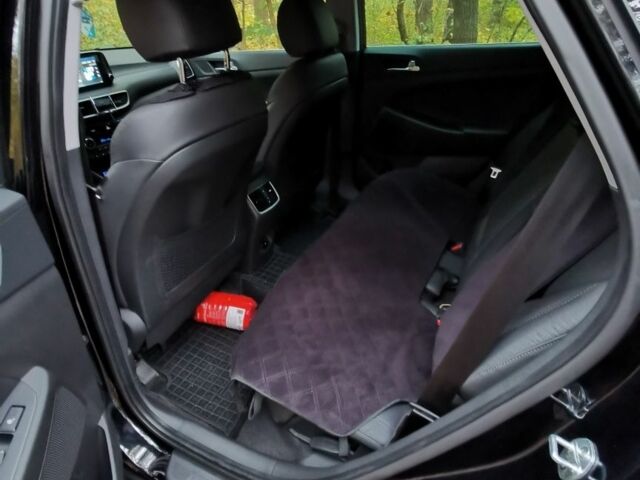 Чорний Хендай Туксон, об'ємом двигуна 2 л та пробігом 17 тис. км за 26000 $, фото 5 на Automoto.ua