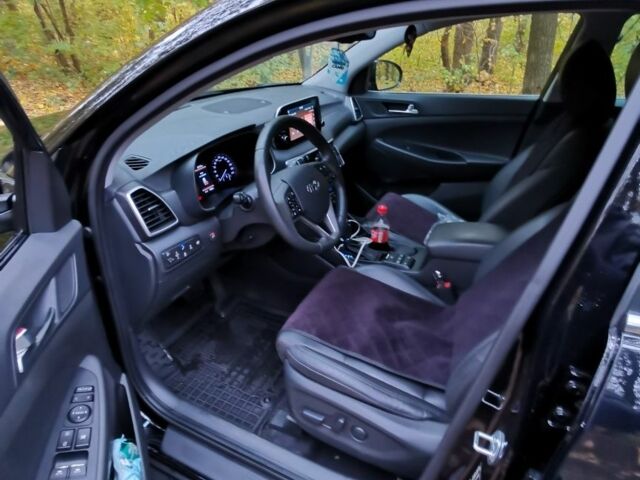 Чорний Хендай Туксон, об'ємом двигуна 2 л та пробігом 17 тис. км за 26000 $, фото 4 на Automoto.ua