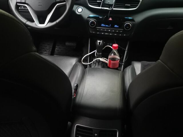 Чорний Хендай Туксон, об'ємом двигуна 2 л та пробігом 17 тис. км за 26000 $, фото 6 на Automoto.ua