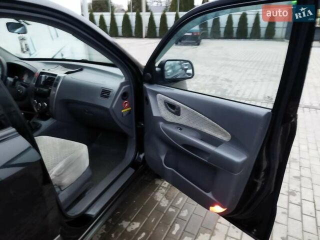 Черный Хендай Туксон, объемом двигателя 1.99 л и пробегом 204 тыс. км за 6100 $, фото 38 на Automoto.ua