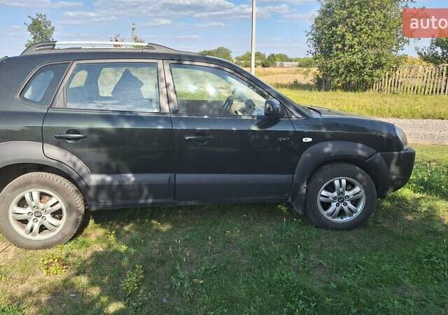 Черный Хендай Туксон, объемом двигателя 2 л и пробегом 240 тыс. км за 7300 $, фото 8 на Automoto.ua