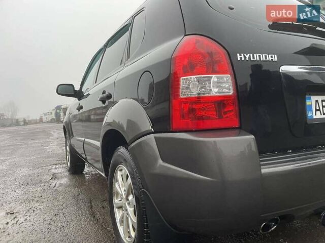 Черный Хендай Туксон, объемом двигателя 1.99 л и пробегом 204 тыс. км за 6100 $, фото 10 на Automoto.ua
