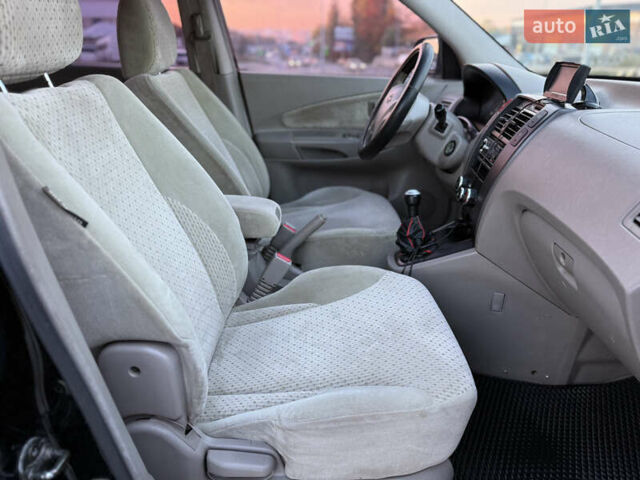 Хендай Туксон 2004 у Тернополі на Automoto.ua Чорний Хендай Туксон, об'ємом двигуна 1.99 л та пробігом 293 тис. км за 6300 $, фото 26 на Automoto.ua