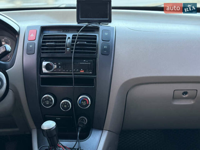 Хендай Туксон 2004 у Тернополі на Automoto.ua Чорний Хендай Туксон, об'ємом двигуна 1.99 л та пробігом 293 тис. км за 6300 $, фото 33 на Automoto.ua