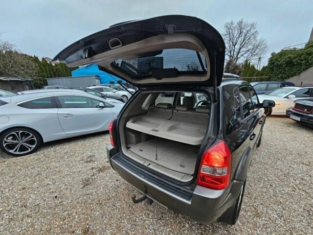 Черный Хендай Туксон, объемом двигателя 0 л и пробегом 235 тыс. км за 3200 $, фото 4 на Automoto.ua