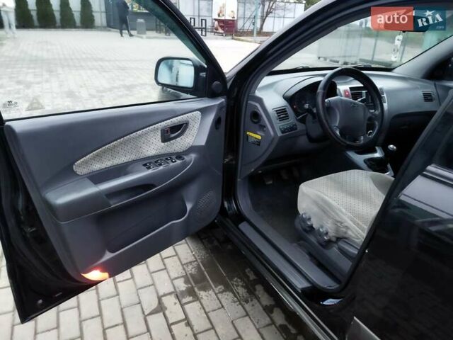 Черный Хендай Туксон, объемом двигателя 1.99 л и пробегом 204 тыс. км за 6100 $, фото 35 на Automoto.ua